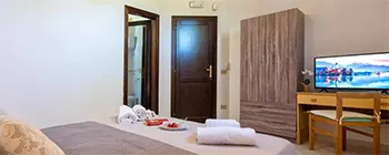 Alle Zimmer von Villa Grazia Übernachtung mit Frühstück Alghero verfügen über ein privates Badezimmer mit Dusche