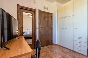 Villa Grazia Bed and Breakfast Alghero - Upper floor bedroom with private bathroom door and entrance